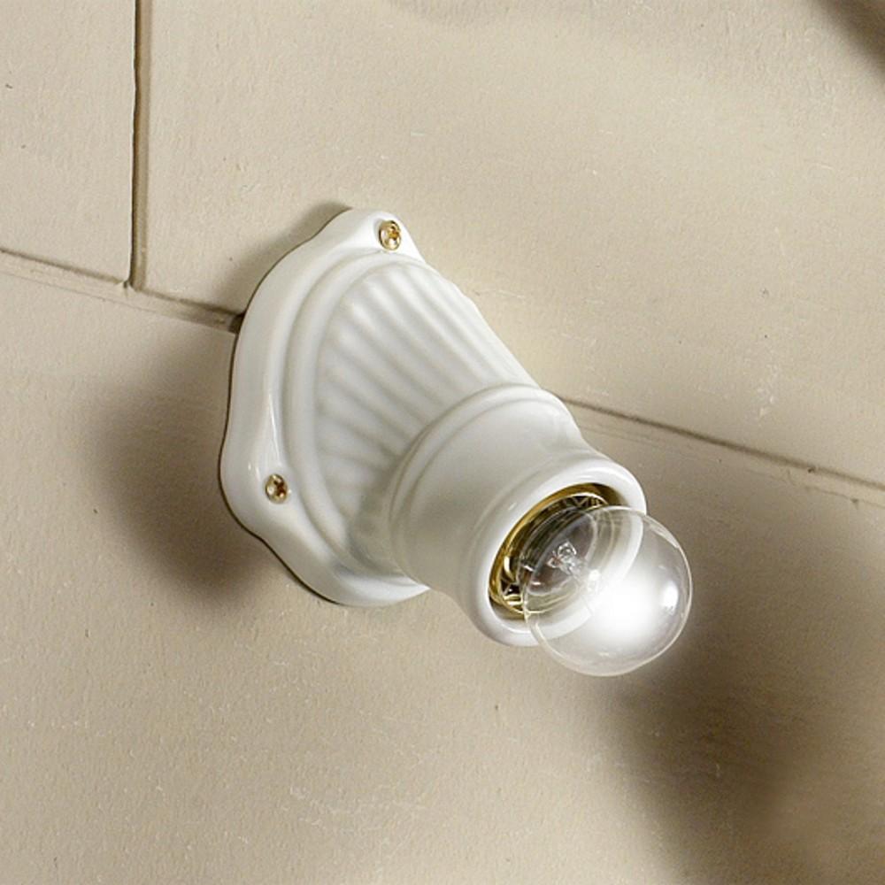 feher keramia fali lampa falikar konyha foglalat rusztikus mediterran elegans fenyes eleganscsipkes country nappali konyha haloszoba gerenda mennyezet olasz toszkan paraszthaz videki hangulatu lampak.jpg